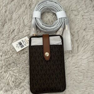 Michael Kors crossbody travel bag/WOC